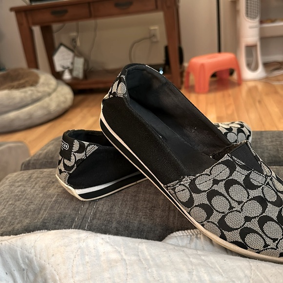 Coach flat casual shoes. Size 8. Black and gray color. Used. - Picture 4 of 6